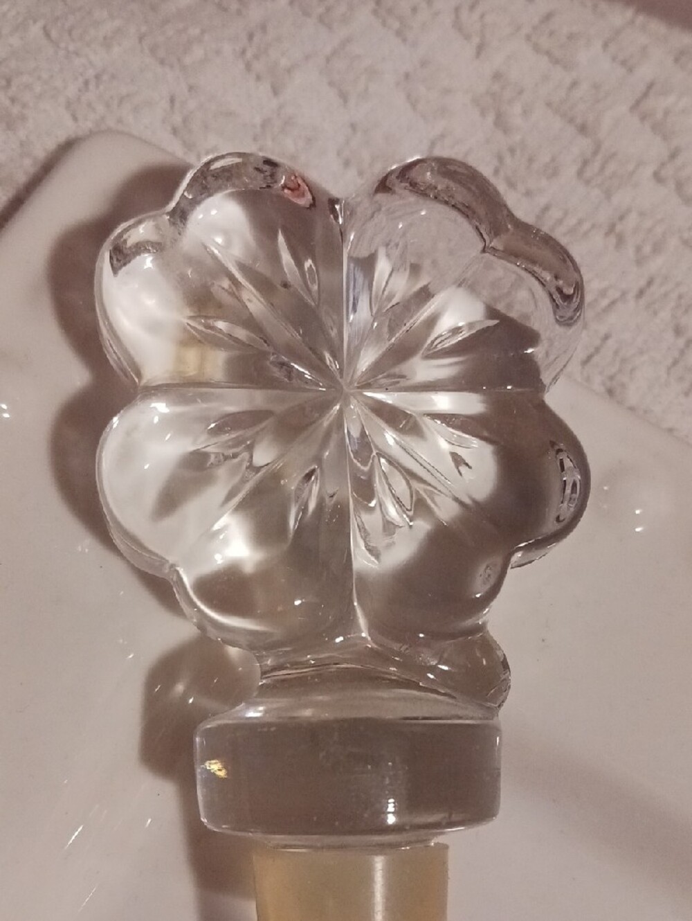 Stunning! ⚜️ Clear Glass Floral/4 Leaf Clover 🍀 Bottle Stopper 🍀⚜️🍀